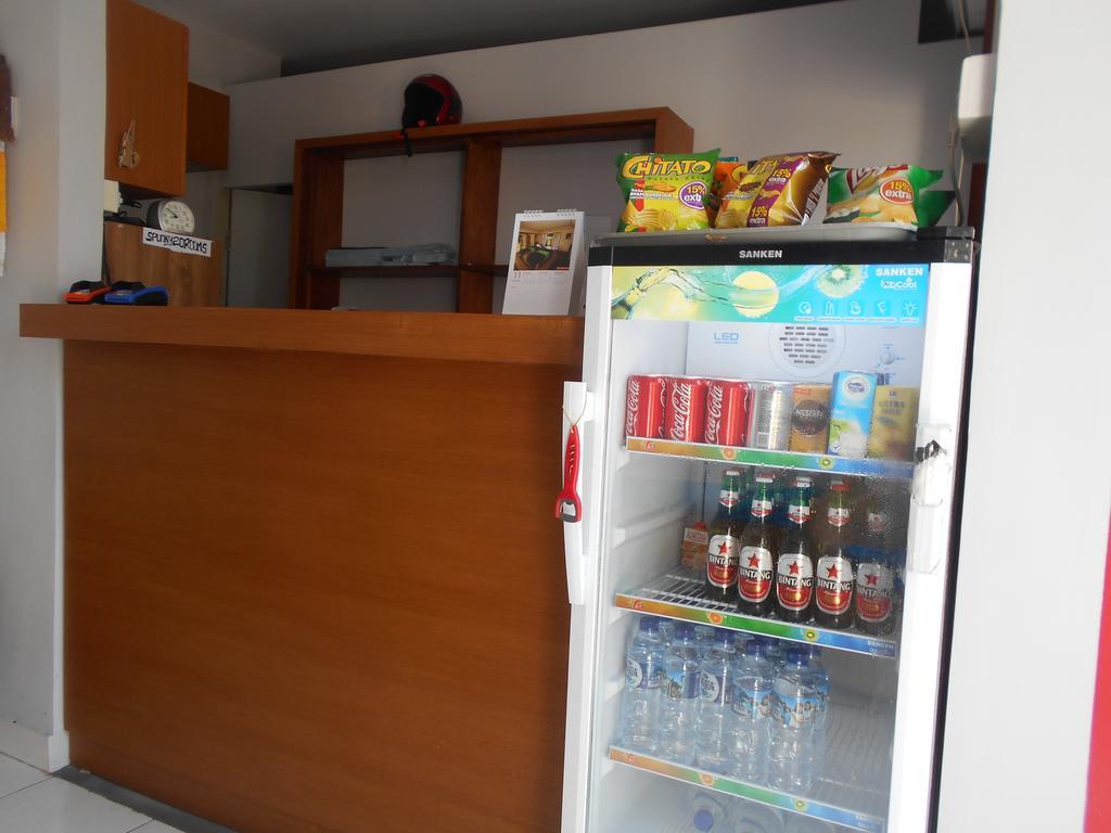 Reddoorz At Kerobokan Seminyak 2 Kültér fotó