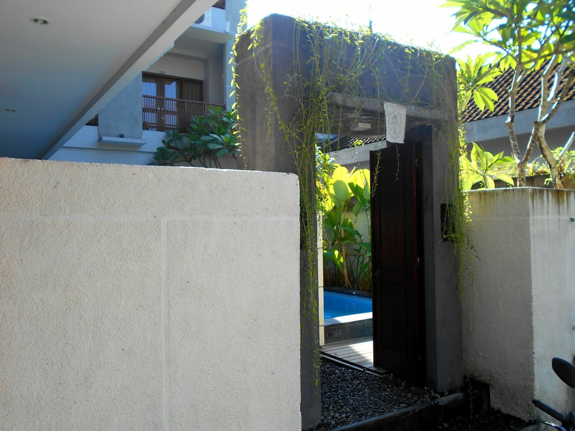 Reddoorz At Kerobokan Seminyak 2 Kültér fotó